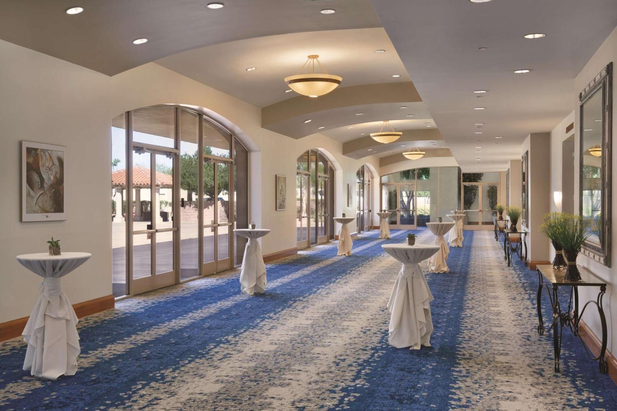 Embassy Suites By Hilton Scottsdale Resort Exterior foto