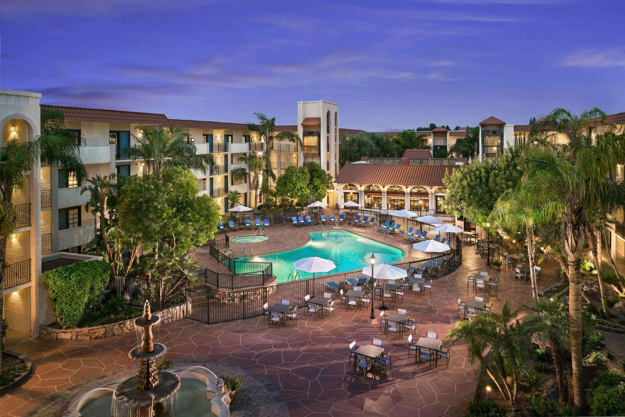 Embassy Suites By Hilton Scottsdale Resort Exterior foto