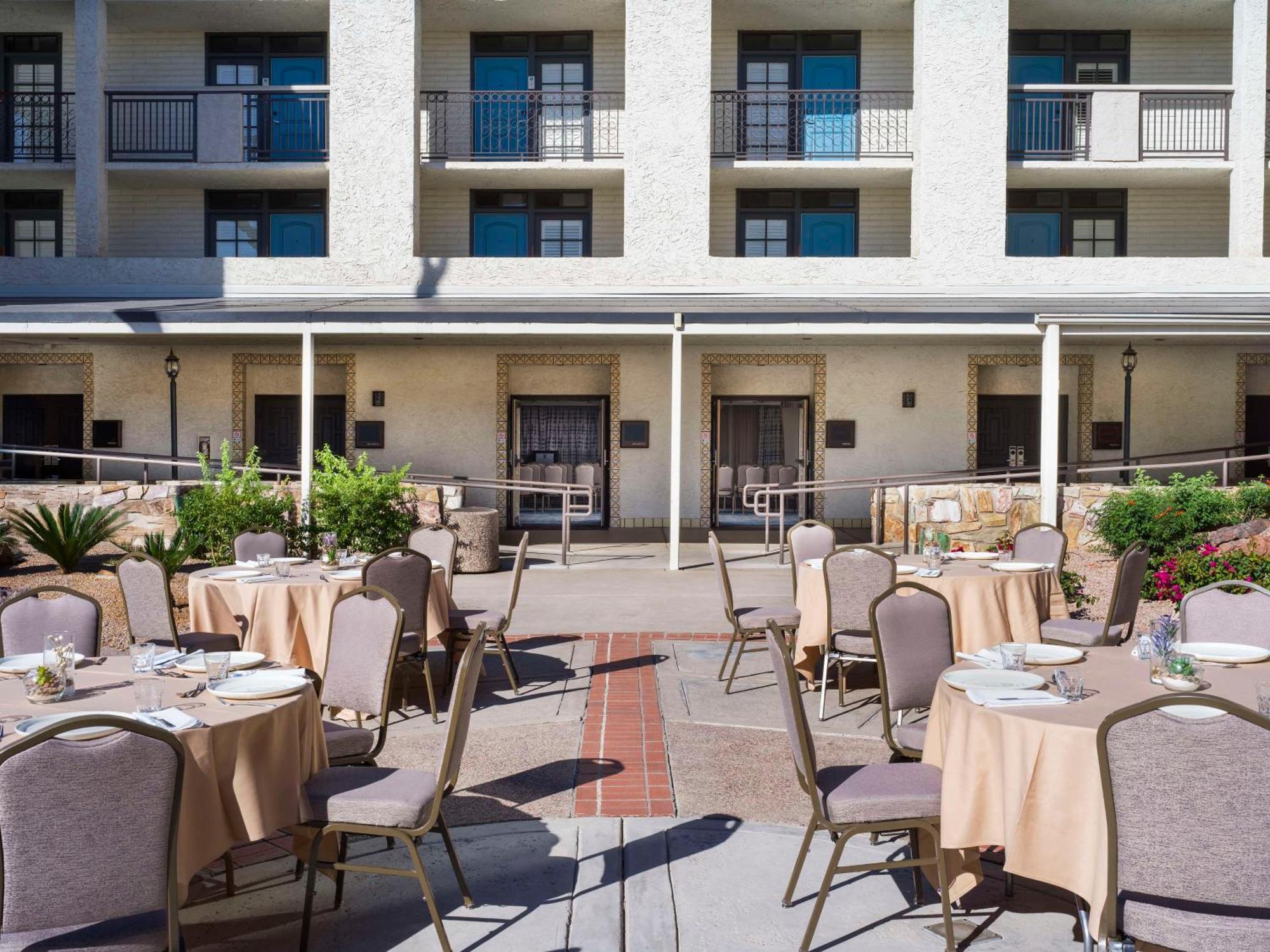 Embassy Suites By Hilton Scottsdale Resort Exterior foto